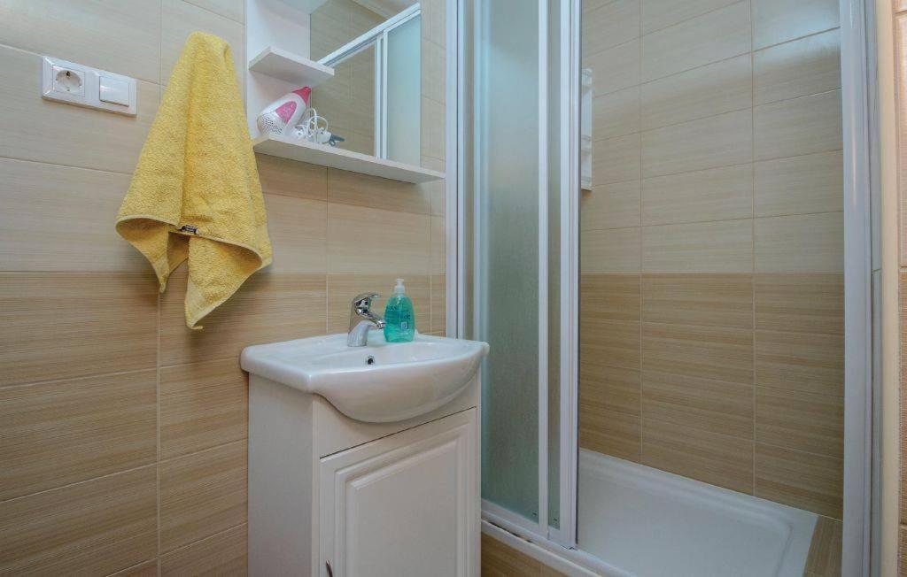 קלק Apartmani Kremena Small Beach 200M מראה חיצוני תמונה