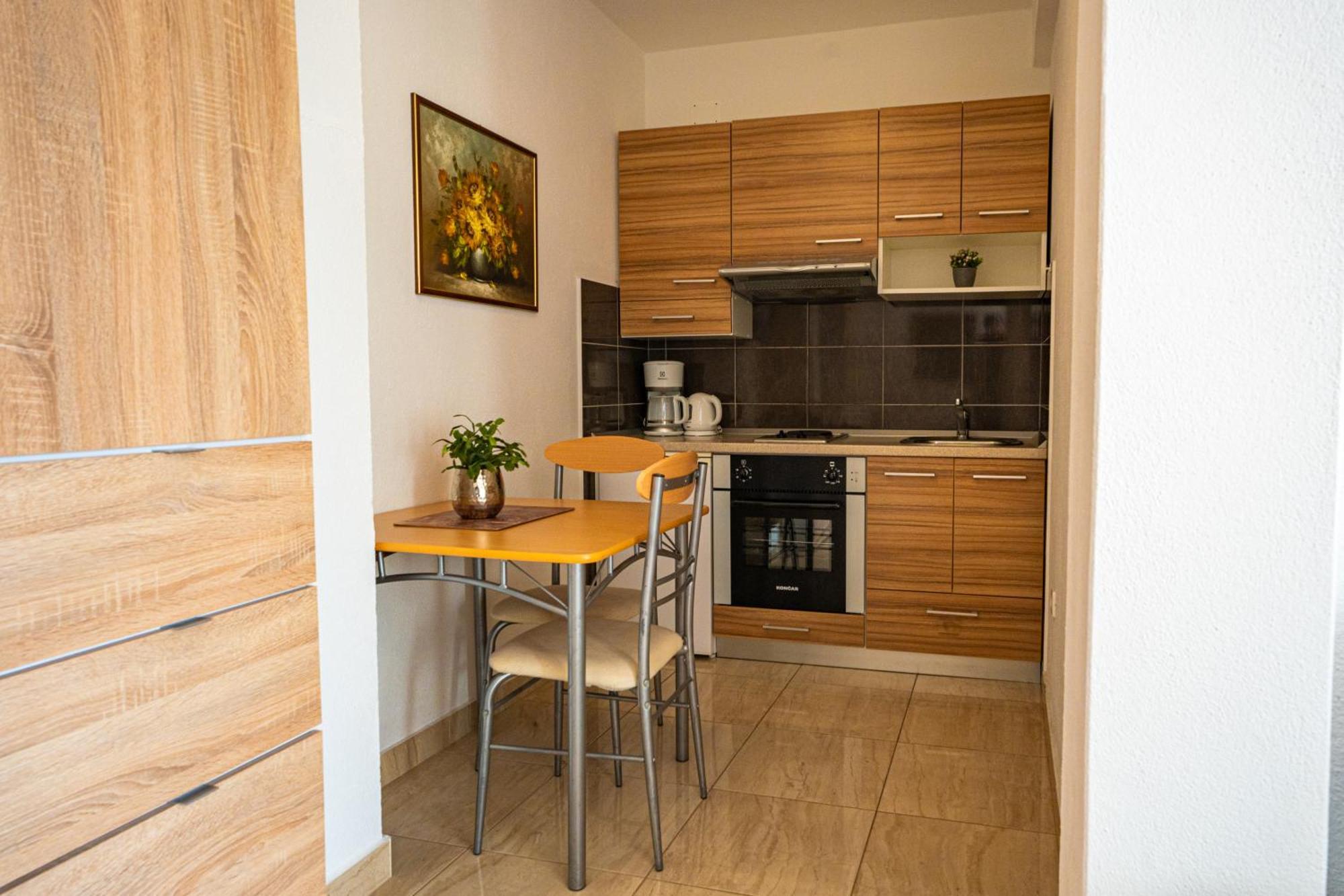 קלק Apartmani Kremena Small Beach 200M מראה חיצוני תמונה