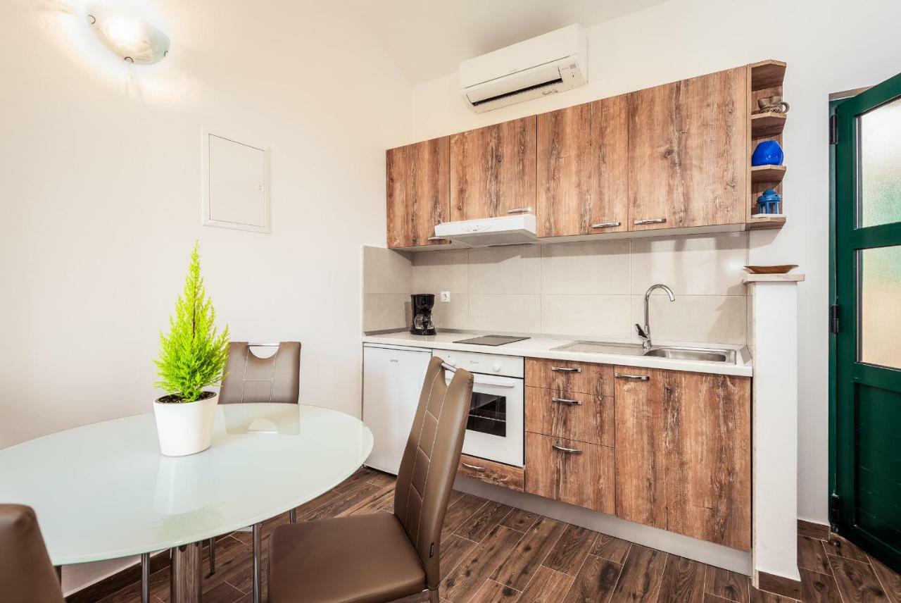קלק Apartmani Kremena Small Beach 200M מראה חיצוני תמונה