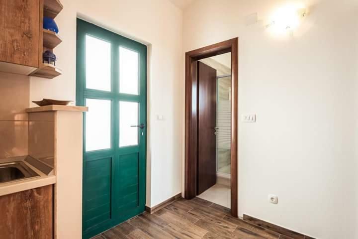 קלק Apartmani Kremena Small Beach 200M מראה חיצוני תמונה