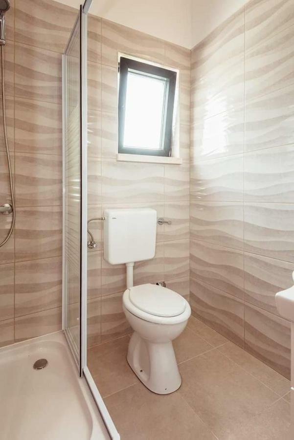 קלק Apartmani Kremena Small Beach 200M מראה חיצוני תמונה